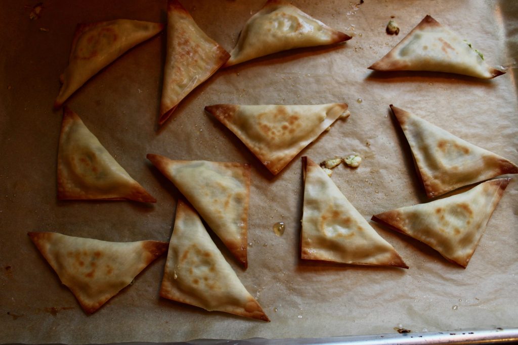 Baked Jalapeño Popper Rangoons With Sour Cream Salsa Dip