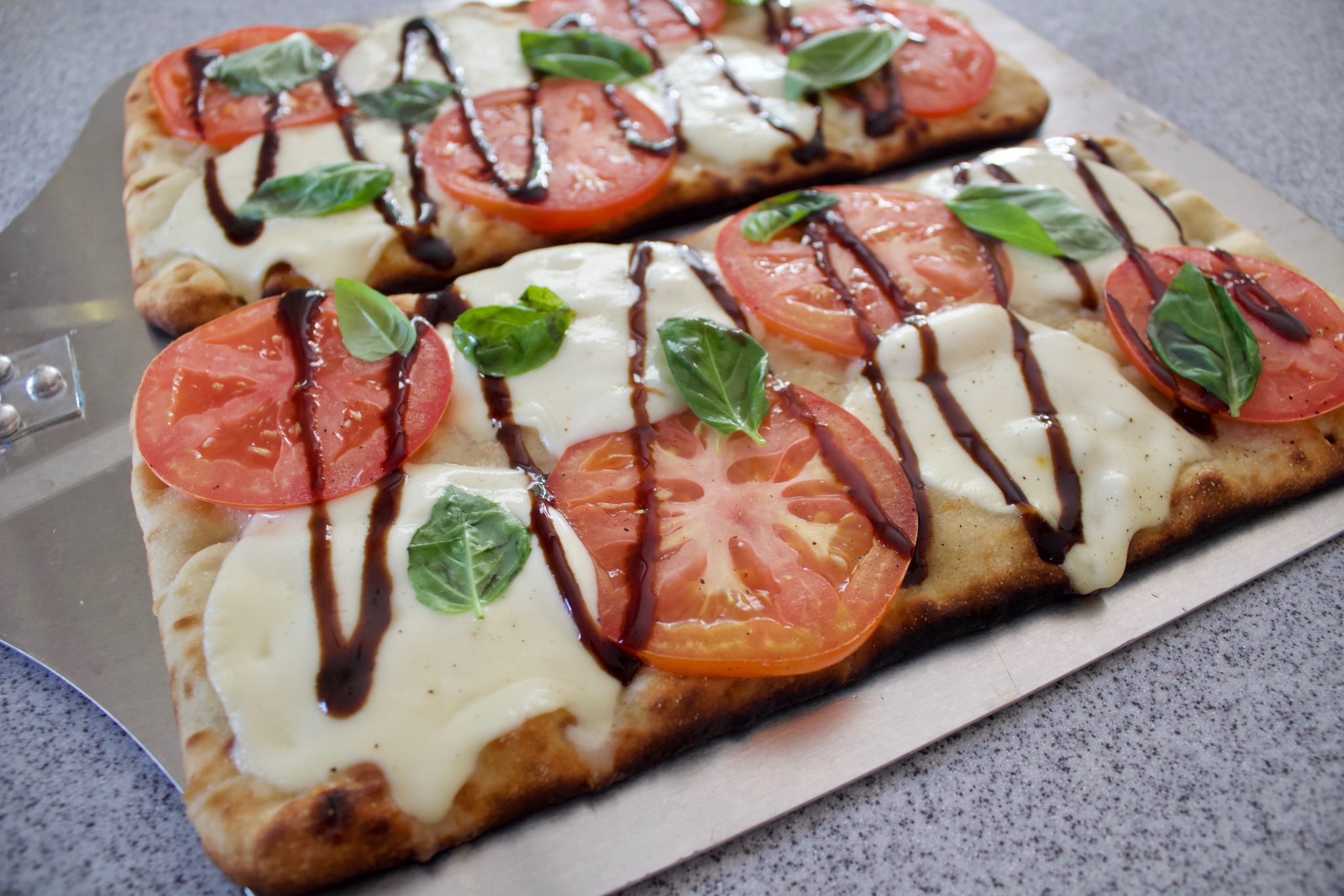 Grilled Caprese Flatbread Pizza The Hungry Lyoness