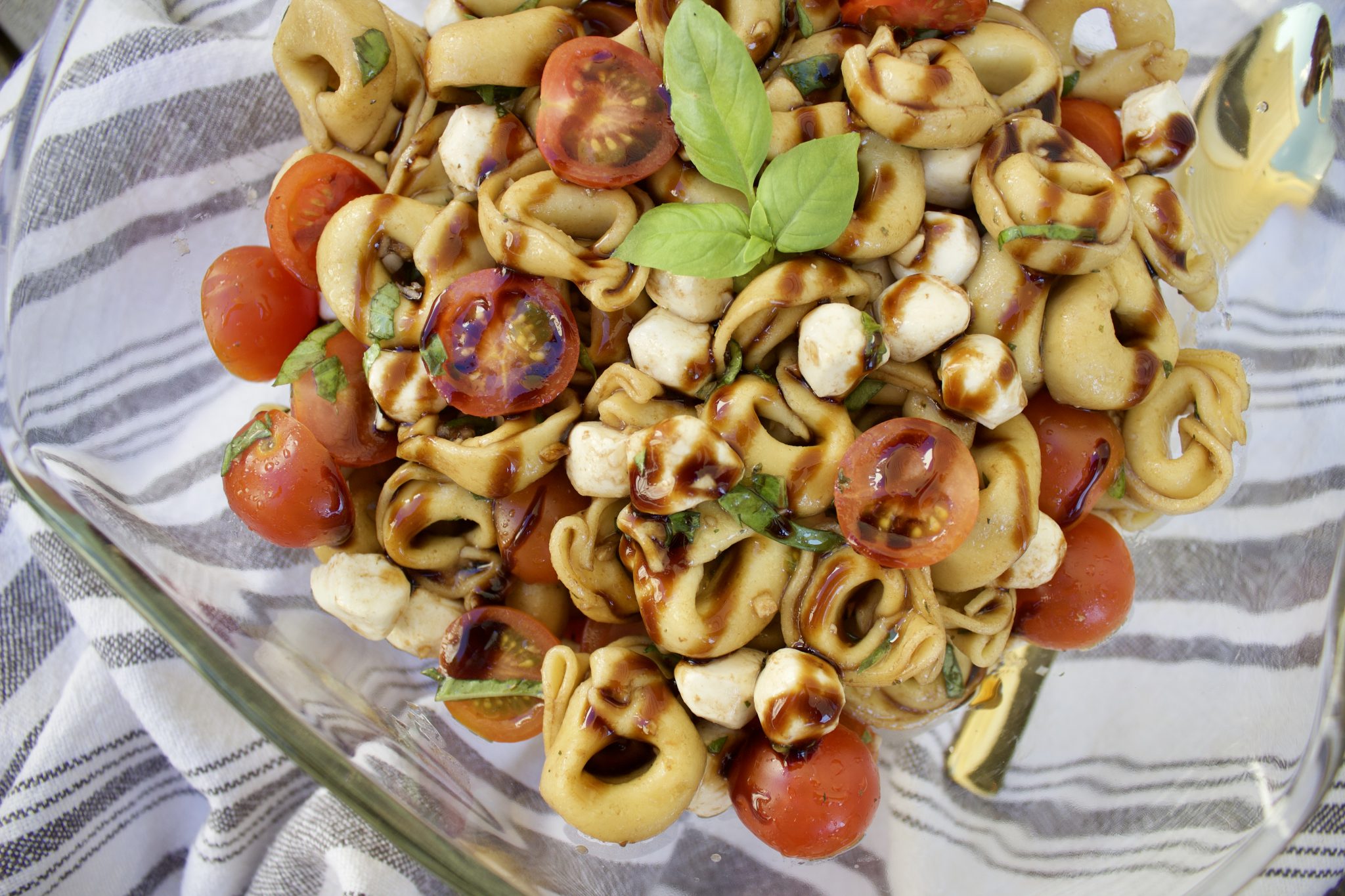 Tortellini Caprese Pasta Salad - The Hungry Lyoness