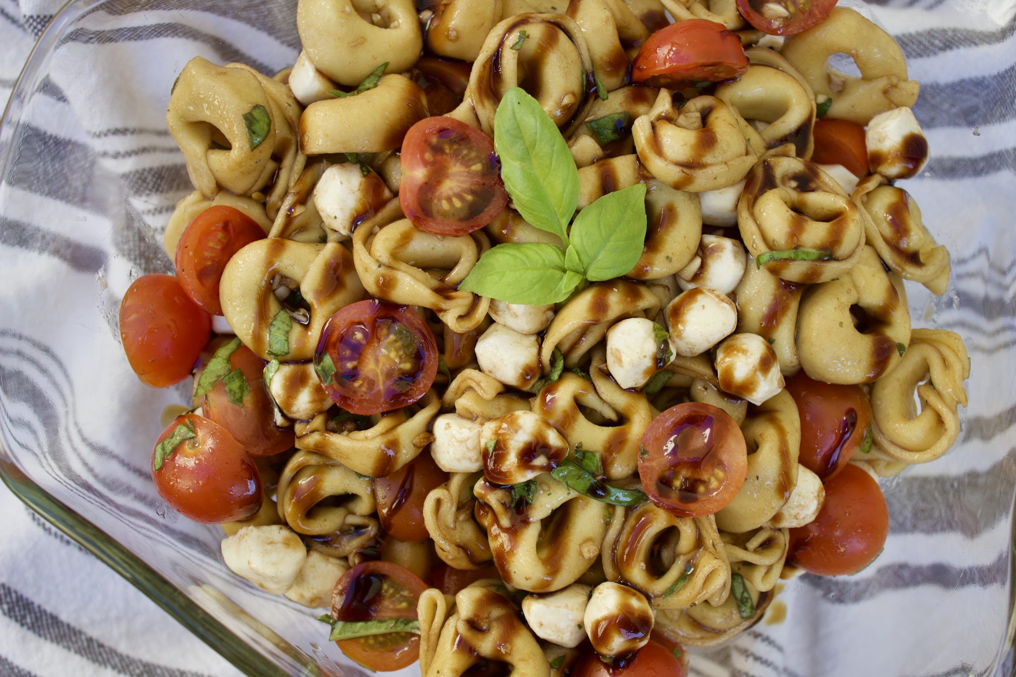 Tortellini Caprese Pasta Salad - The Hungry Lyoness