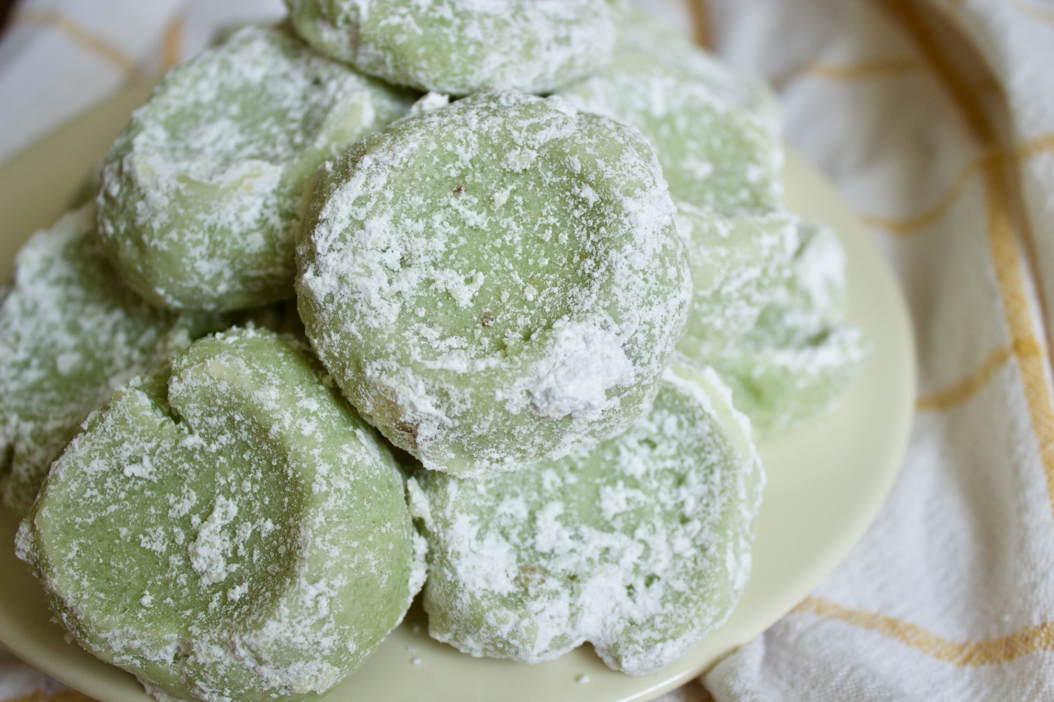 Pistachio Wedding Cookies - The Hungry Lyoness - Food Blog